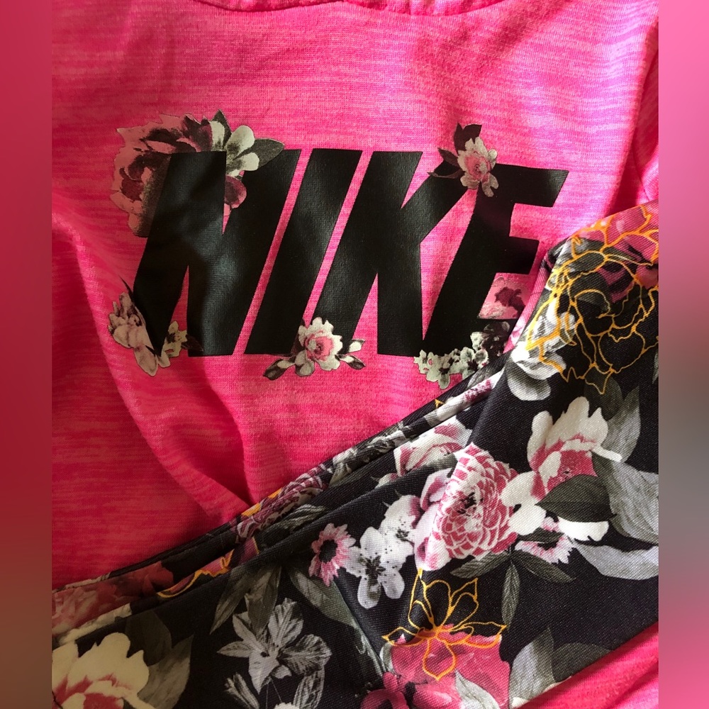 NIKE dri-fit matching set.